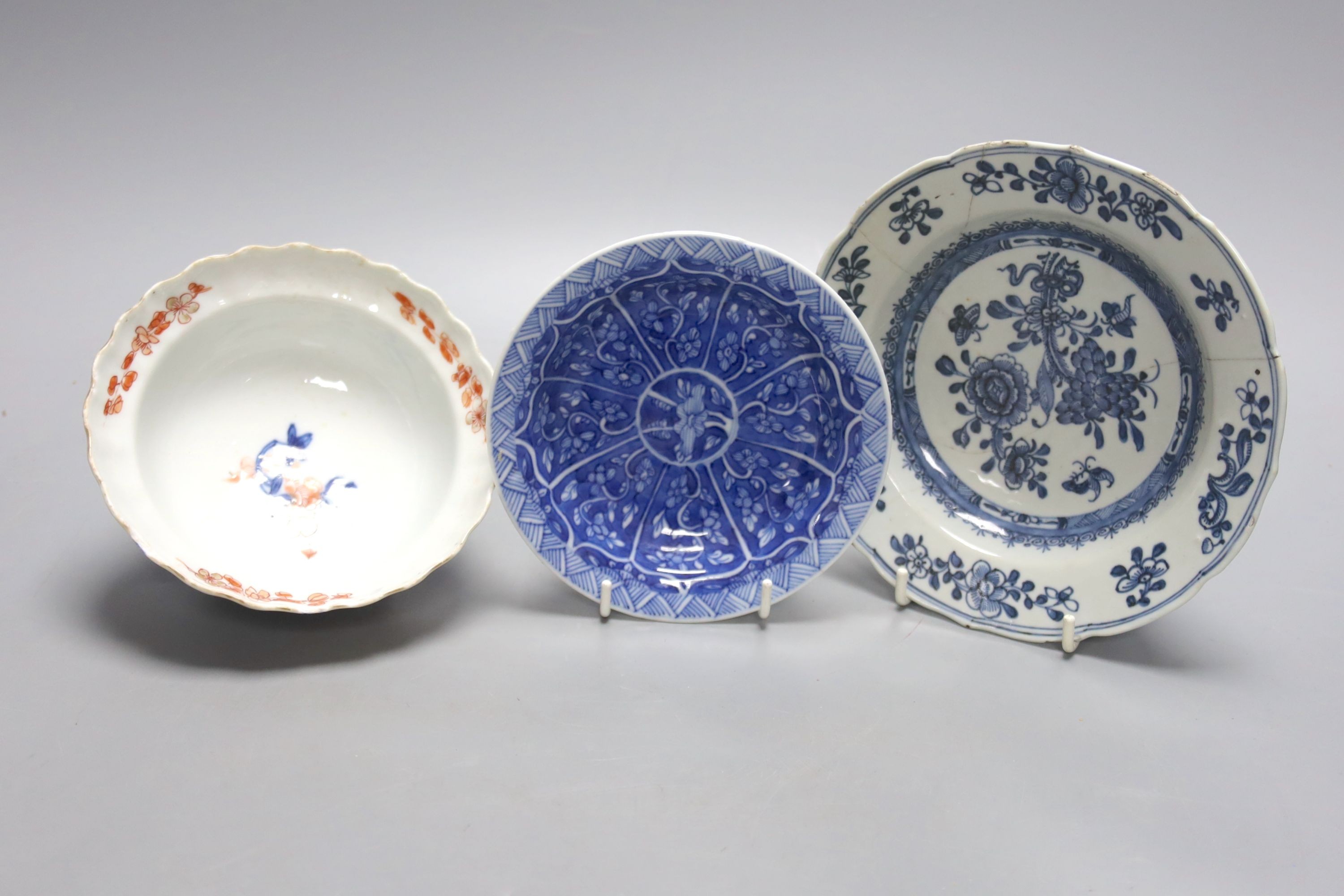 Two 18th century Chinese dishes and a bowl (3) 16.5cm